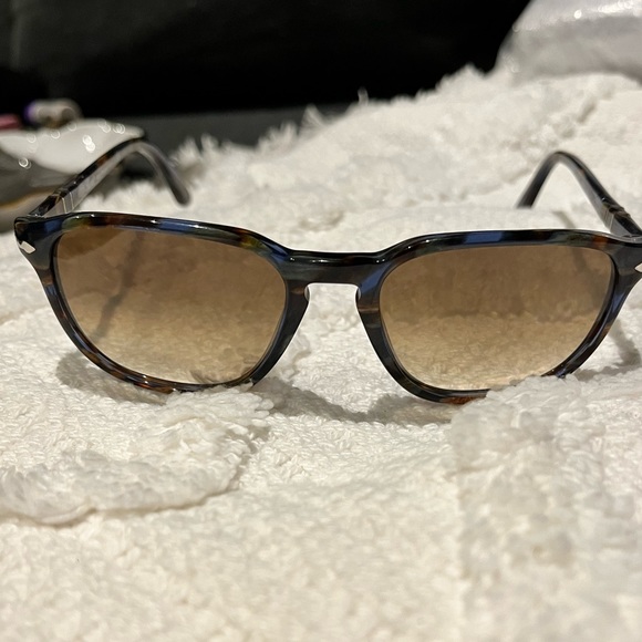PERSOL PO 3019S Sunglasses 944/51 Blue Striped Horn - Picture 3 of 8